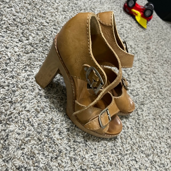 Chloe’ platform tan buckle heels sandal size 38 - Picture 3 of 4